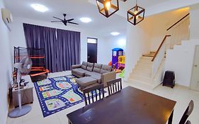Simply Neat Homestay @ Desaru Harmonia 2